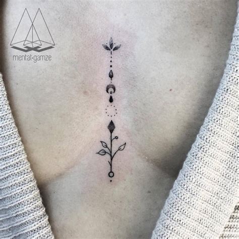 tatuajes entre los senos mujer|Las 10 mejores ideas e inspiración sobre tatuajes entre los ceno。